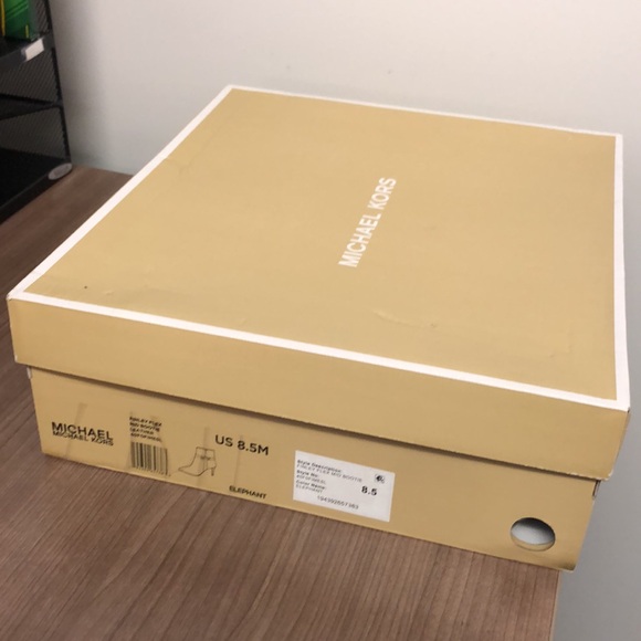 Michael Kors boots - Picture 8 of 8